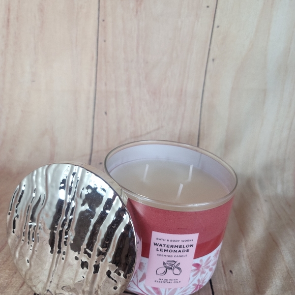 Bath And Body Works Watermelon Lemonade 3 Wick Candle - Picture 4 of 13